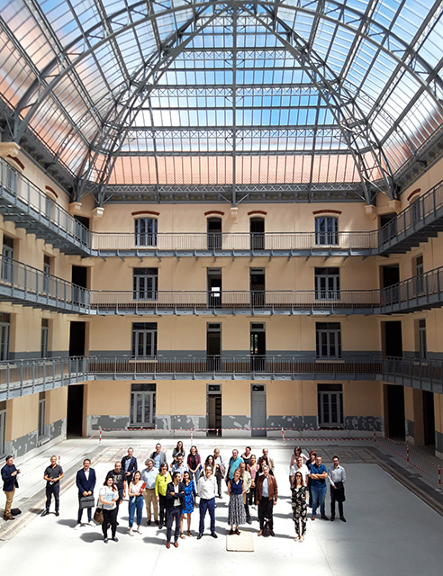 Familist&egrave;re grande verriere