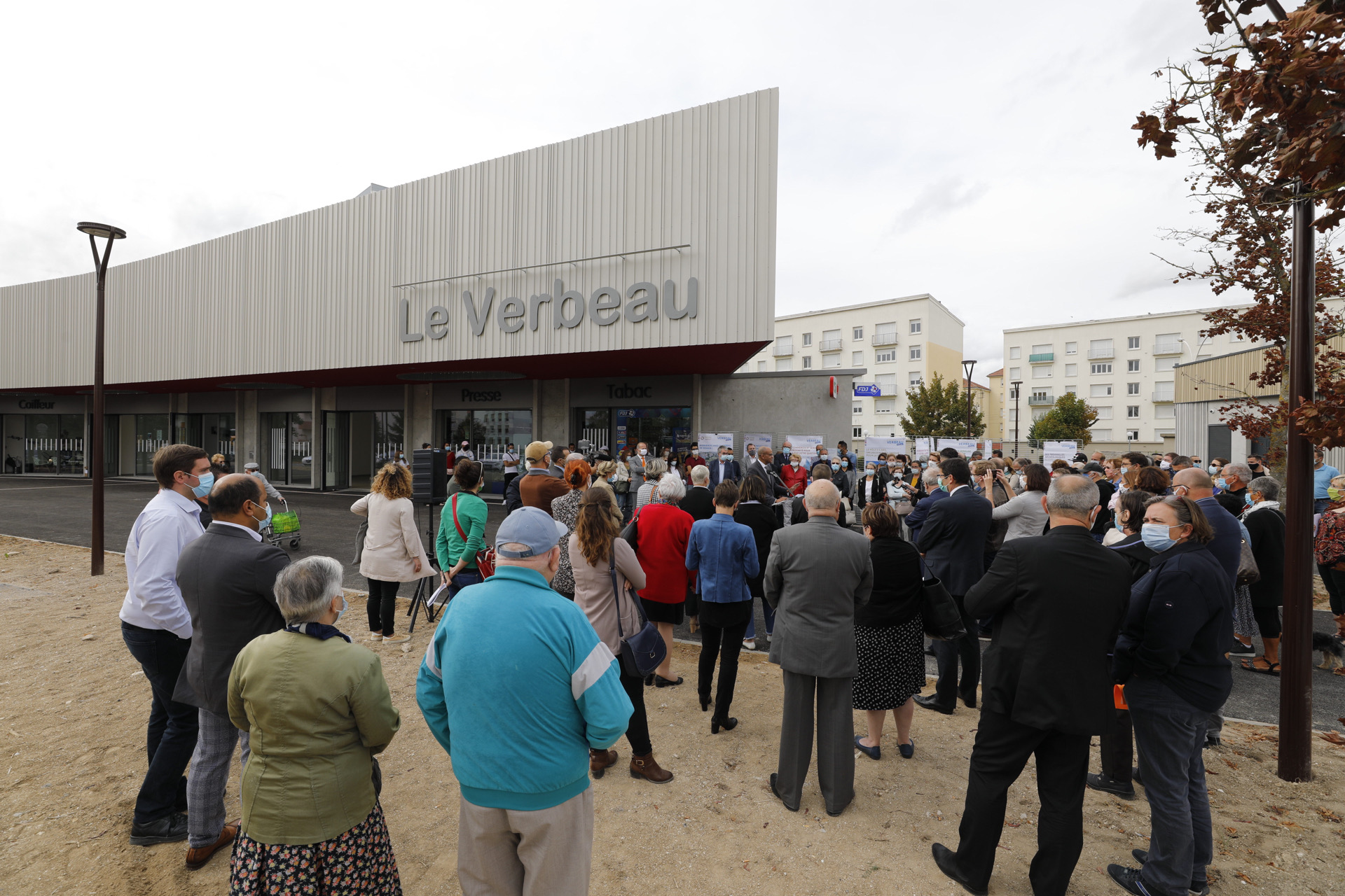 La foule assiste &agrave; l'inauguration