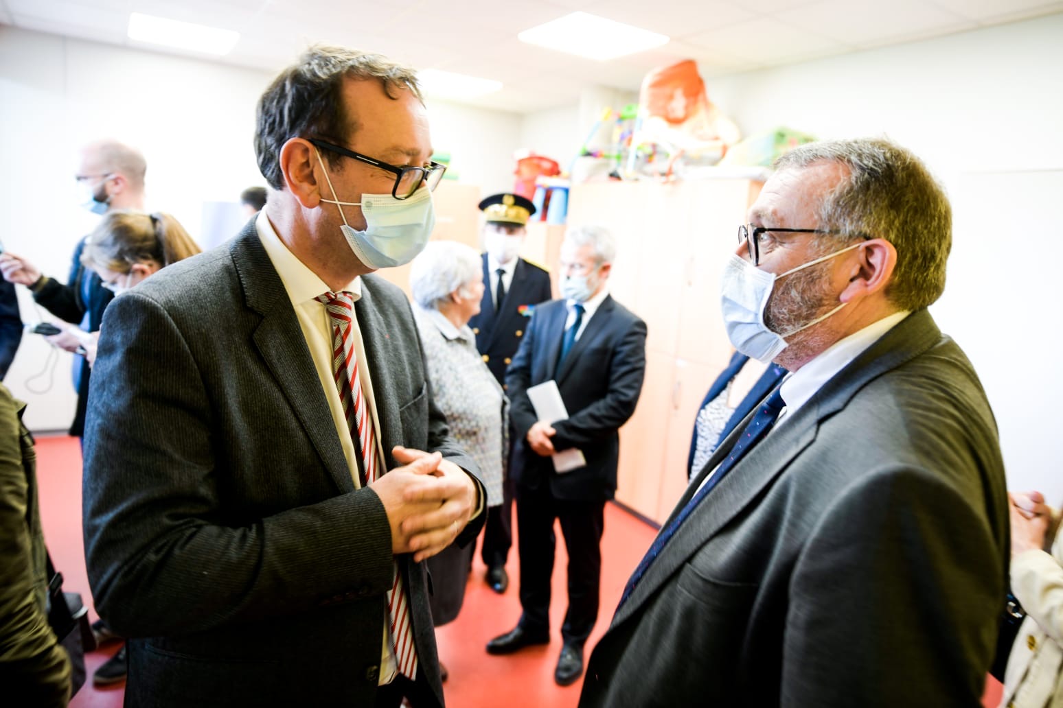 Yves Le Breton, directeur de l'ANCT, parle avec le secr&eacute;taire d'Etat &agrave; la ruralit&eacute;, Jo&euml;l Giraud