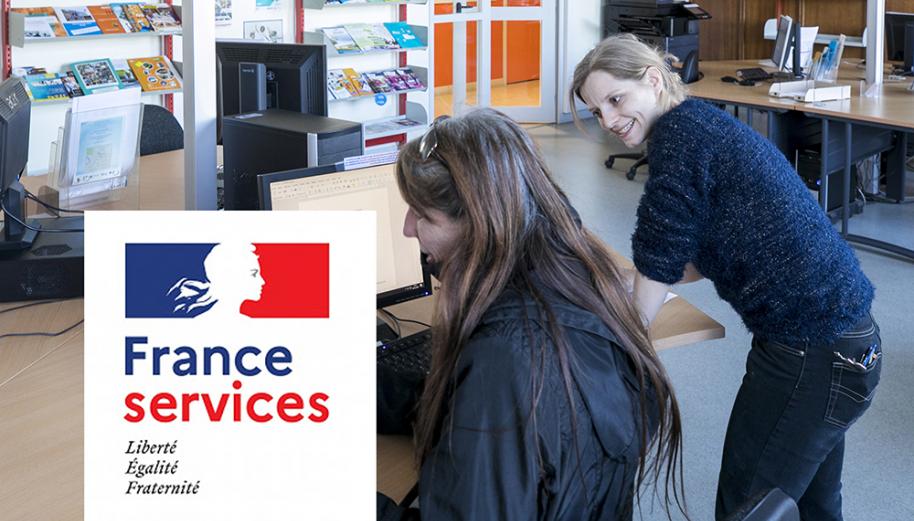 Photo d'agent d'accueil dans une France Services