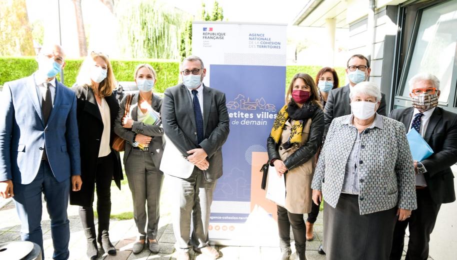 Groupe avec ministres MCT-RCT et directeur de l'ANCT