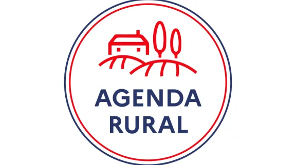 Logo rond bleu et rouge repr&eacute;sentant un petit village et intitul&eacute; Agenda rural