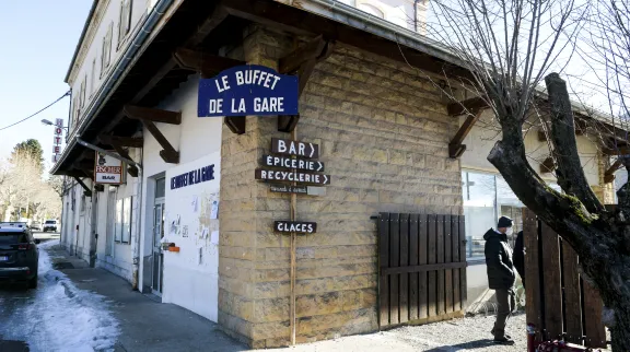 Le buffet de la gare, tiers-lieu labellis&eacute; &laquo; Fabrique des territoires &raquo; &agrave; Veynes dans les Hautes-Alpes